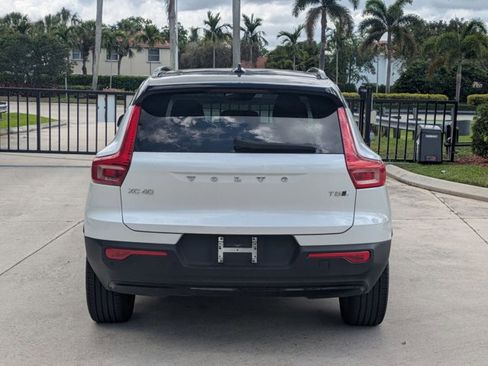 Used 2021 Volvo XC40 T5 R-Design image 6