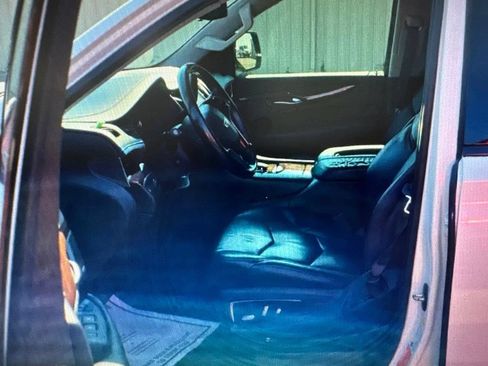 Used 2018 Cadillac Escalade ESV Luxury RWD image 6