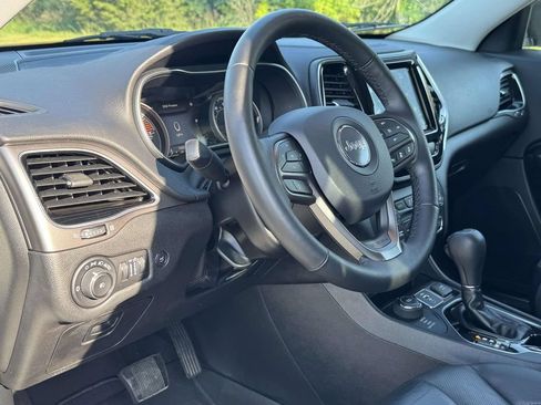 Used 2019 Jeep Cherokee Limited w/ Technology Group AWD/4WD image 2