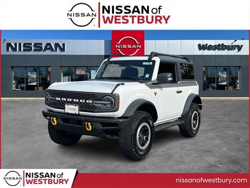 Used 2021 Ford Bronco Badlands image 2