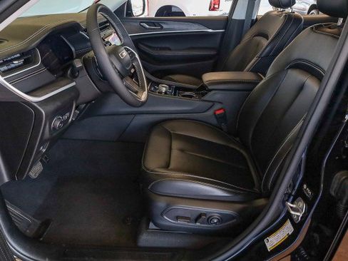 Used 2023 Jeep Grand Cherokee Limited image 9