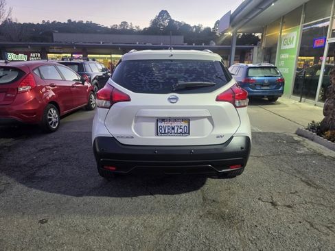 Used 2020 Nissan Kicks SV image 8