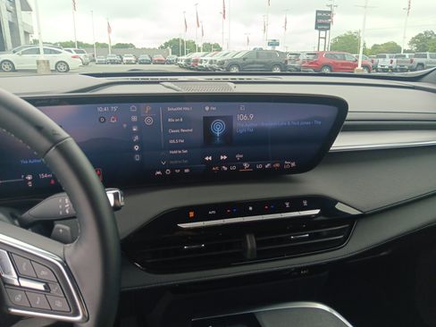 Used 2025 Buick Enclave Preferred FWD image 13