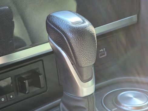 Used 2023 Nissan Armada SV image 37