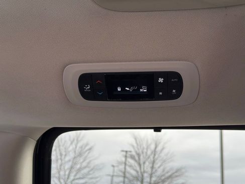 Used 2017 Chrysler Pacifica Touring Plus image 32