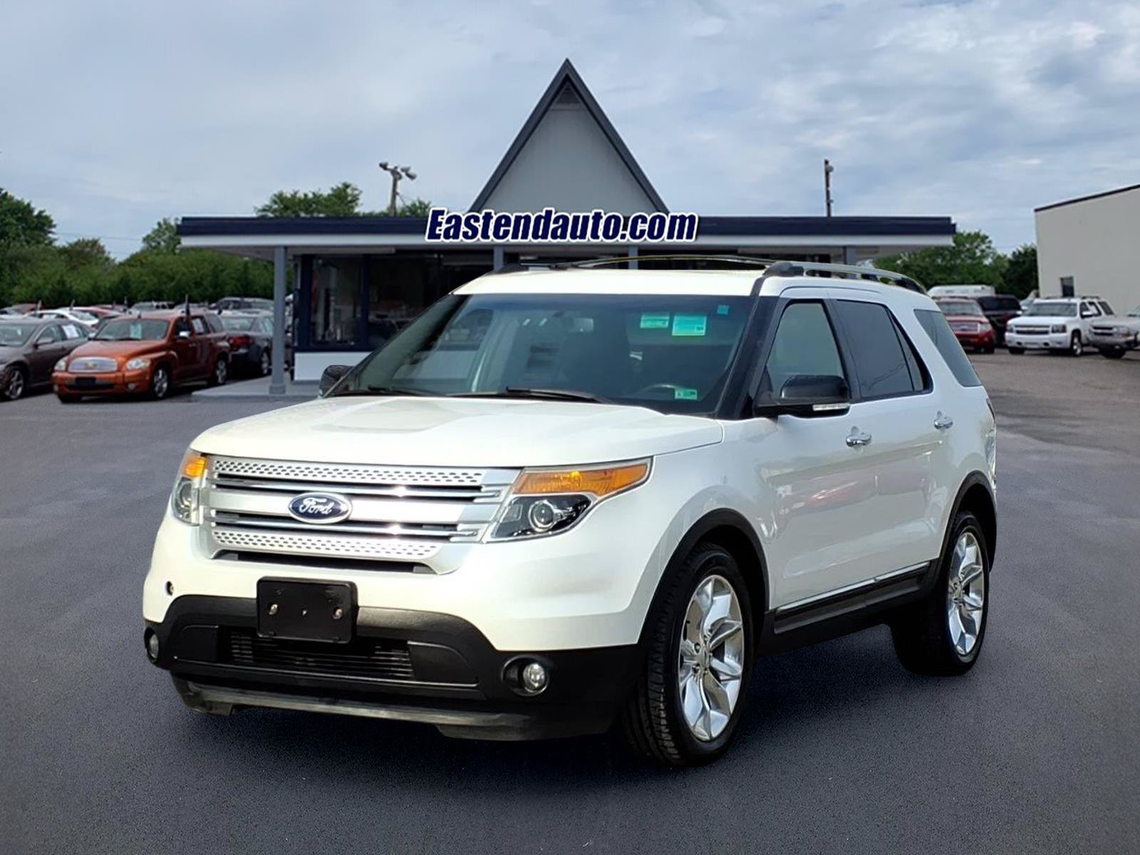 Used 2014 Ford Explorer XLT w/ Equipment Group 202A AWD/4WD image 1