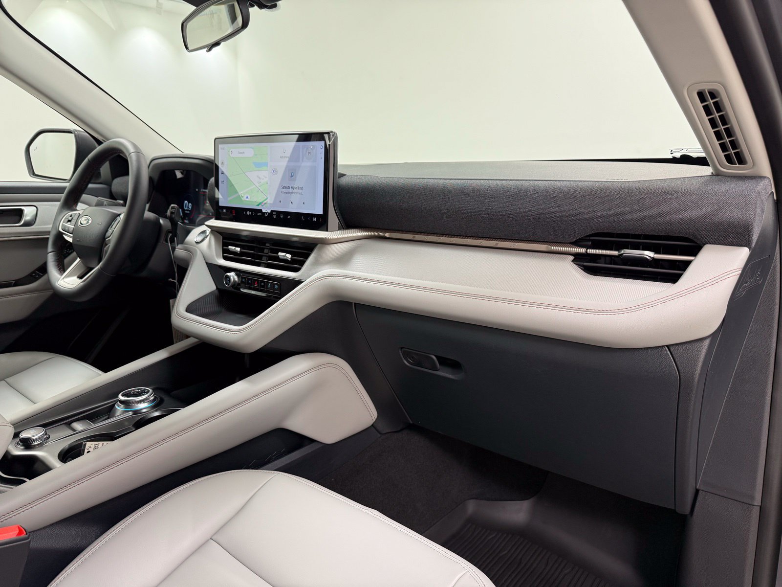 New 2026 Ford Explorer Active w/ Active Comfort Package RWD image 26