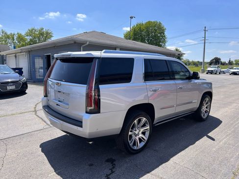 Used 2019 Cadillac Escalade Premium Luxury AWD/4WD image 7