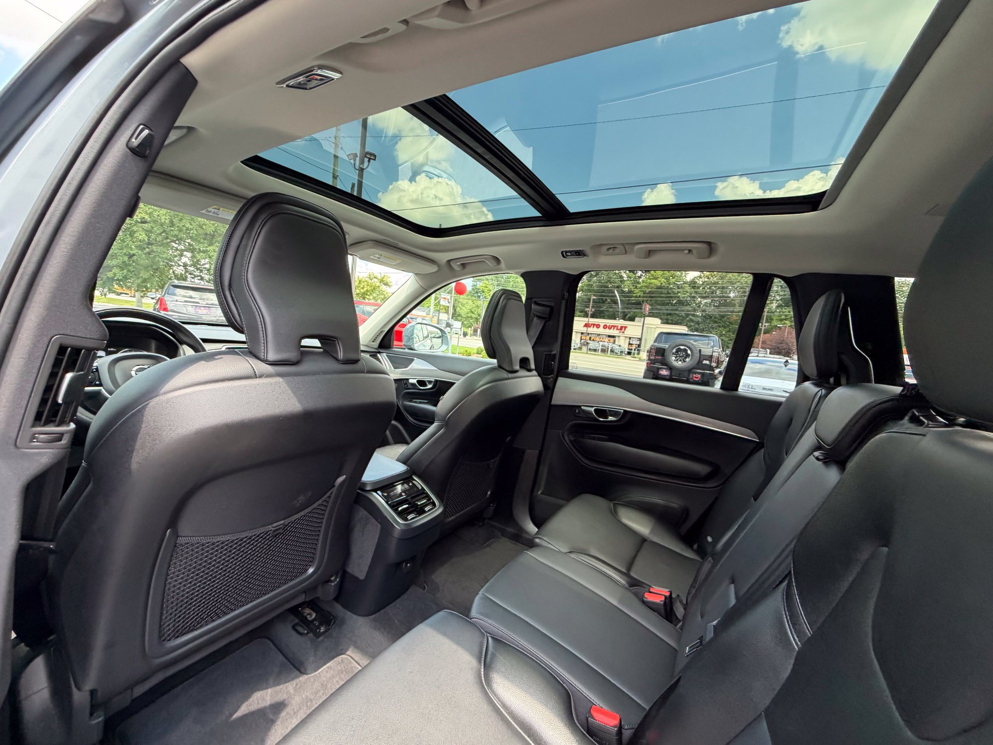 Used 2022 Volvo XC90 T5 Momentum AWD/4WD image 15