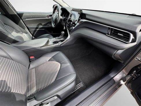 Used 2022 Toyota Camry SE image 26