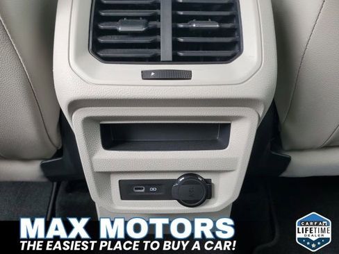Used 2023 Volkswagen Tiguan SE image 15