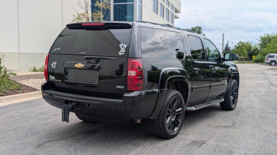 Used 2010 Chevrolet Suburban LT w/ Luxury Package AWD/4WD image 4