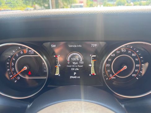 Used 2022 Jeep Gladiator Overland AWD/4WD image 9