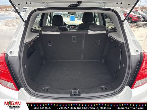 Used 2022 Chevrolet Trax LS w/ Fleet Convenience Package image 27