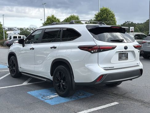 Used 2024 Toyota Highlander XLE AWD/4WD image 5