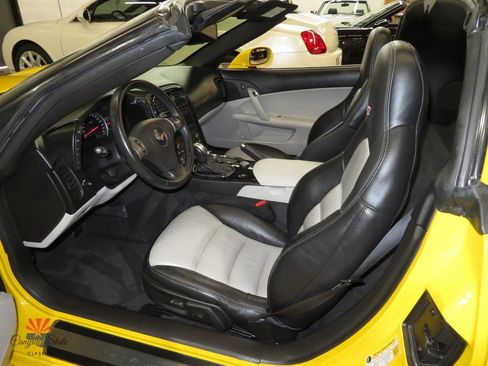 Used 2009 Chevrolet Corvette Coupe w/ Preferred Equipment Group RWD image 3