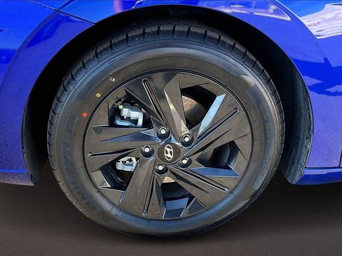 Used 2023 Hyundai Elantra Blue image 9