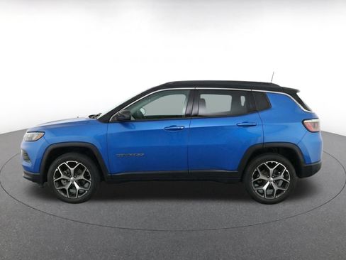 Used 2025 Jeep Compass Limited AWD/4WD image 4