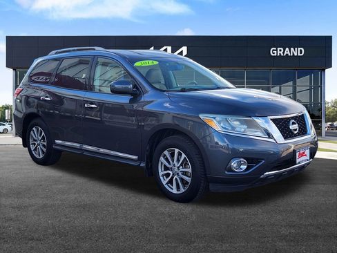 Used 2014 Nissan Pathfinder SL w/ SL Tech Package image 2