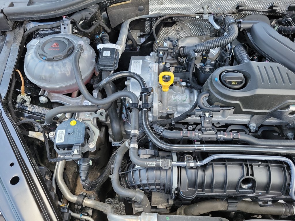 Used 2025 Volkswagen Jetta Sport FWD image 39