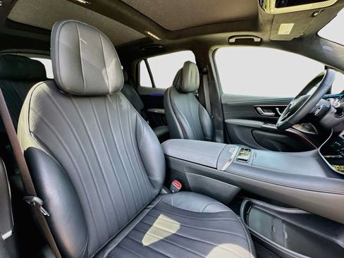 Used 2023 Mercedes-Benz EQS 580 4MATIC SUV w/ Acoustic Comfort Package image 30