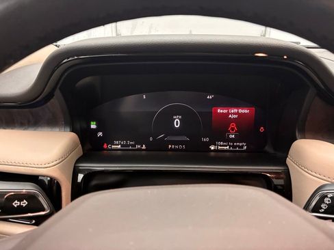 Used 2023 Lincoln Nautilus Reserve image 23