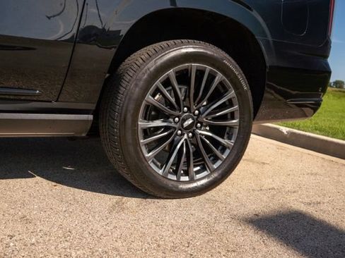 Used 2025 Cadillac Escalade ESV Sport Platinum AWD/4WD image 11