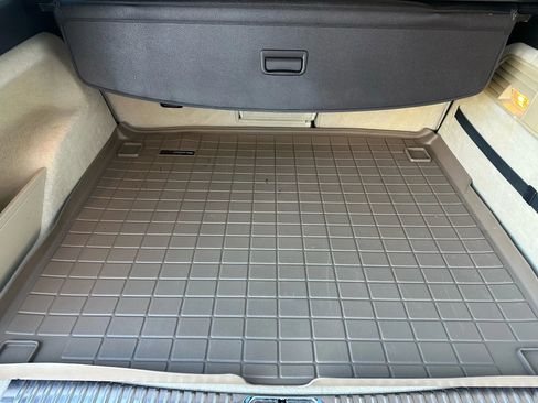 Used 2013 Volkswagen Touareg Sport image 27