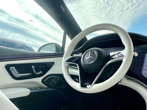 Certified 2024 Mercedes-Benz EQS 580 4MATIC Sedan image 17