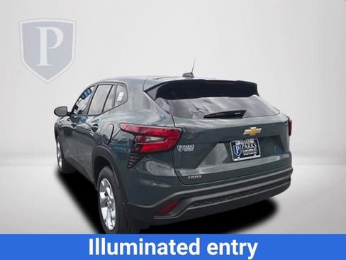 New 2026 Chevrolet Trax LS w/ LS Convenience Package FWD image 9