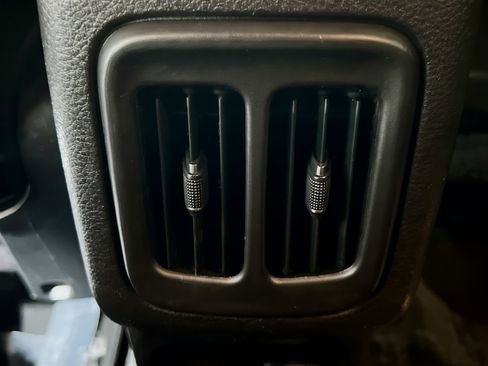 Used 2019 Jeep Compass Limited FWD image 17