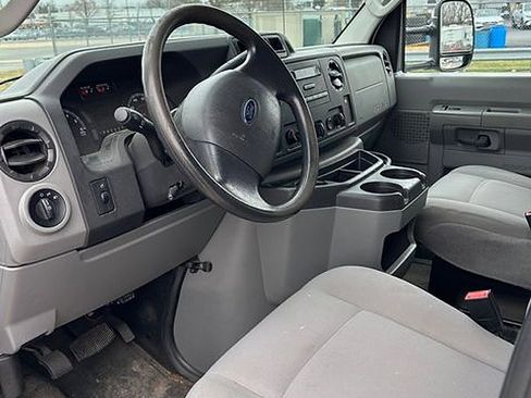 Used 2015 Ford E-350 and Econoline 350 Super Duty w/ Power Windows & Locks Group image 3