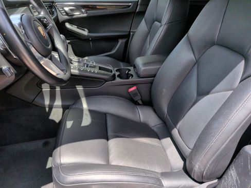 Used 2020 Porsche Macan AWD/4WD image 26
