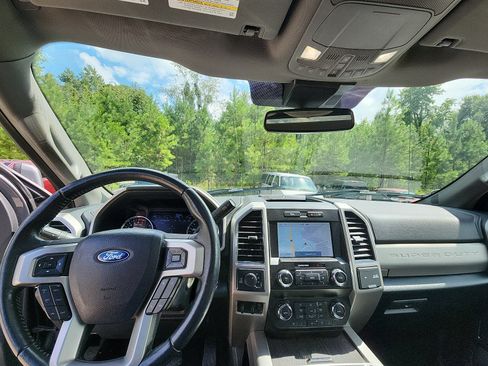 Used 2021 Ford F250 Lariat w/ Lariat Ultimate Package AWD/4WD image 17
