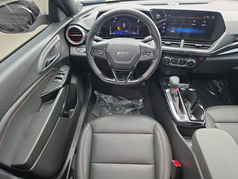Used 2025 Chevrolet Trax RS w/ Sunroof Package FWD image 23
