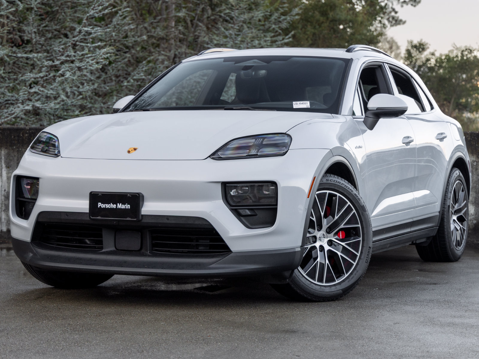 Certified 2025 Porsche Macan 4S Electric AWD/4WD image 1