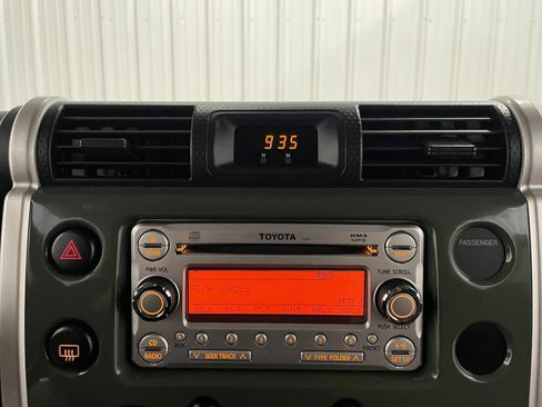 Used 2014 Toyota FJ Cruiser 2WD w/ Convenience Package image 29