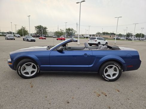 Used 2006 Ford Mustang Convertible RWD image 11
