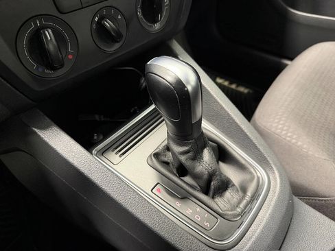 Used 2015 Volkswagen Jetta S image 23