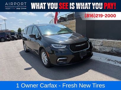Used 2023 Chrysler Pacifica Touring-L