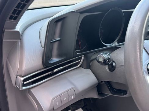 Used 2023 Hyundai Elantra SEL image 19