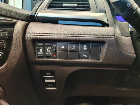 Used 2023 Honda Odyssey Touring image 13
