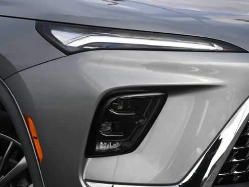 Used 2025 Buick Enclave Avenir image 14