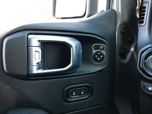 Used 2021 Jeep Wrangler Unlimited Sahara AWD/4WD image 20