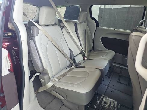 Used 2017 Chrysler Pacifica Touring-L Plus w/ Tire & Wheel Group FWD image 36