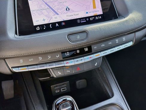 Certified 2023 Cadillac XT4 Luxury w/ Cold Weather Package AWD/4WD image 18