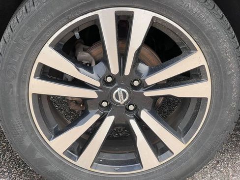 Used 2018 Nissan Kicks SV image 6