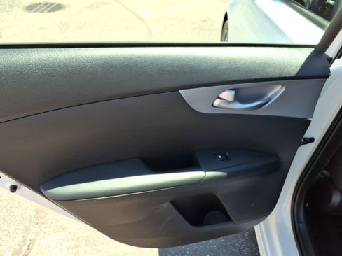 Used 2023 Kia Forte LXS FWD image 7