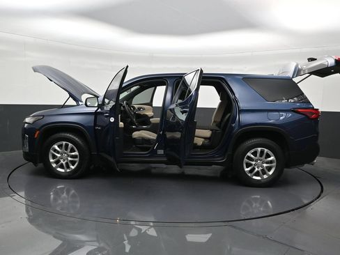 Used 2023 Chevrolet Traverse LS FWD image 35