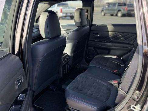 Used 2022 Mitsubishi Outlander LE image 20